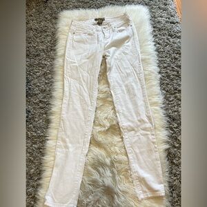 White skinny jeans
